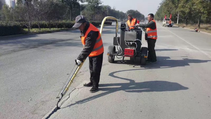 灌縫膠中的“顏值擔當”---嘉格道路瀝青灌縫膠
