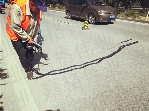 道路裂縫養護之“神”嘉格公路貼縫帶