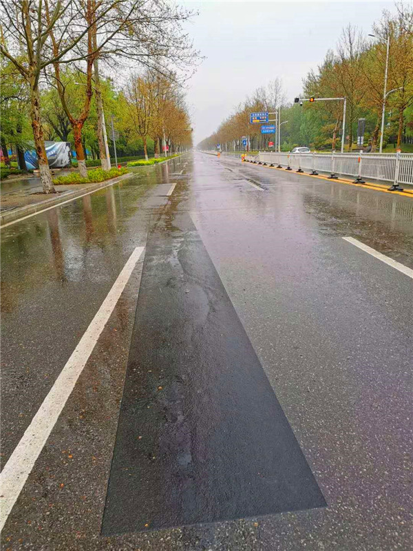 嘉格網裂貼修補處理路面網裂龜裂不用急